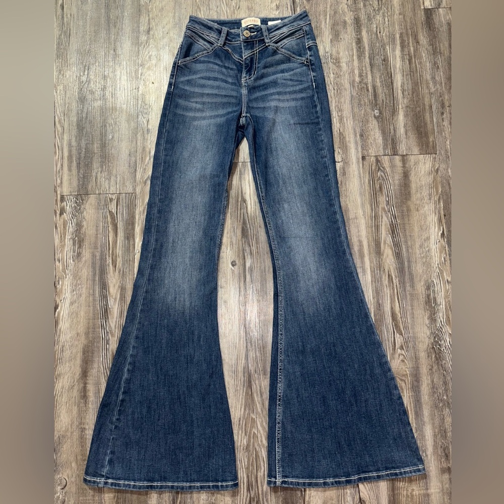 Shyanne High-Waisted Flare Jeans